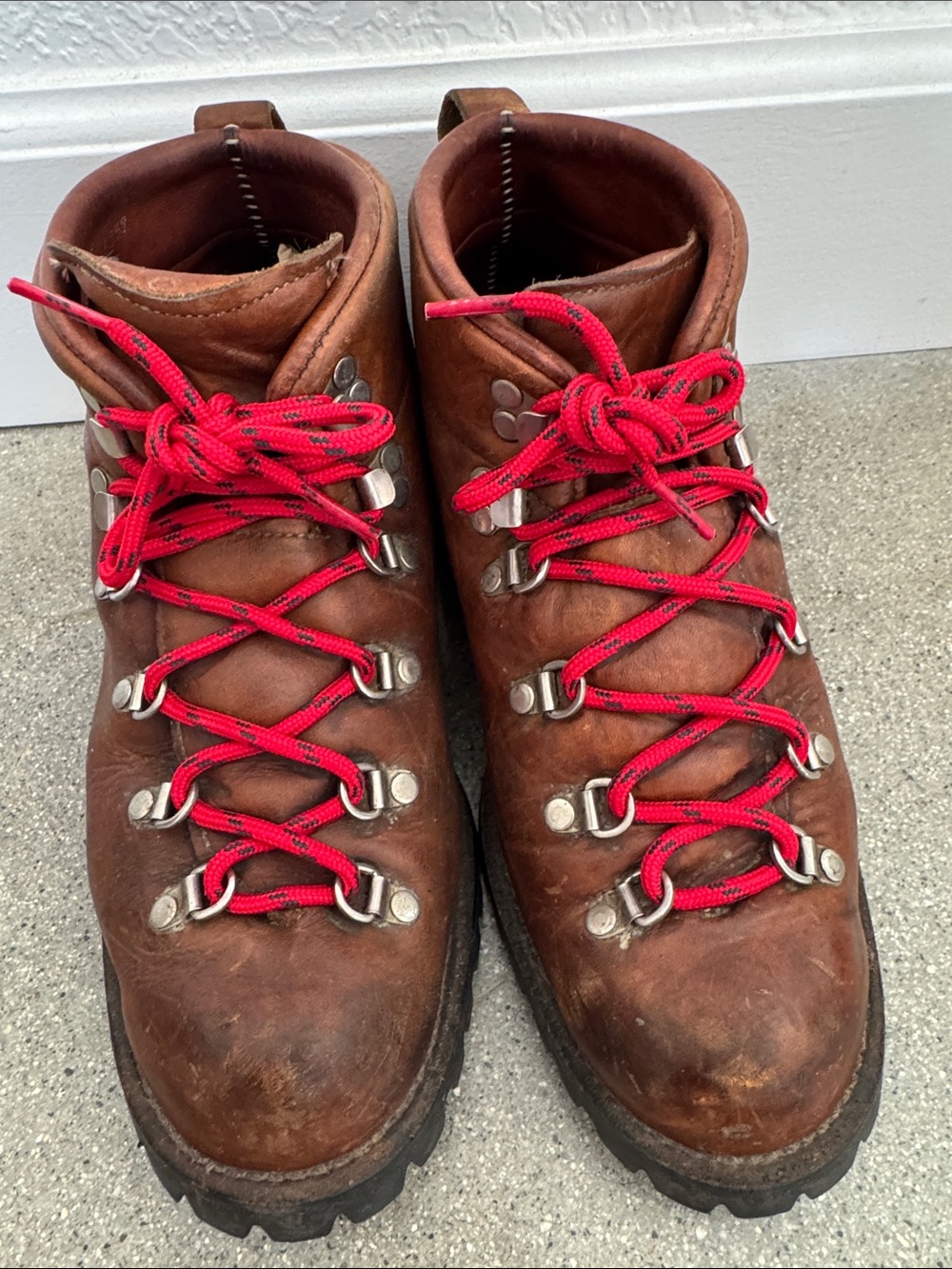 Danner Men's Mountaineering Brown Leather Hiker Boots with Red Laces Sz 9.5